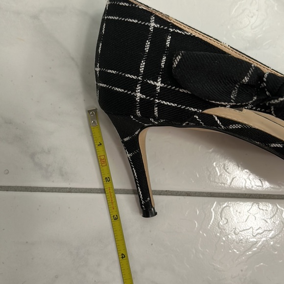 Peep toe heels, black & white, size 8 1/2 - Picture 10 of 11